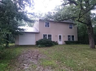 633 Saint Johns Rd, Woodstock, IL 60098