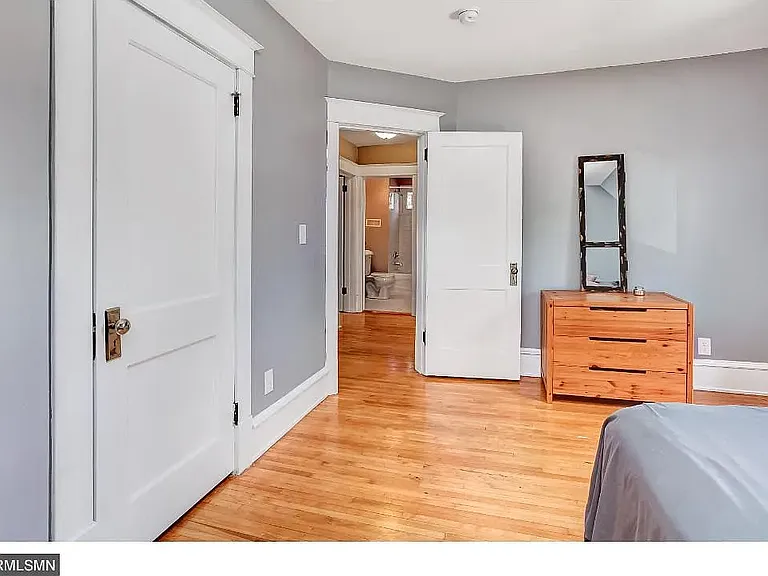 2911 Girard Ave N — Photo 13
