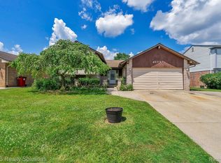 45727 Scott St, Macomb, MI 48044