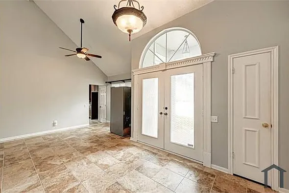 4 bed, 2325 sqft, $2,450 — Photo 3