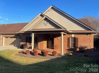 499 26th Ave NE, Hickory, NC 28601