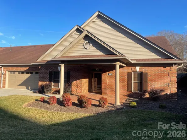 499 26th Ave NE, Hickory, NC 28601