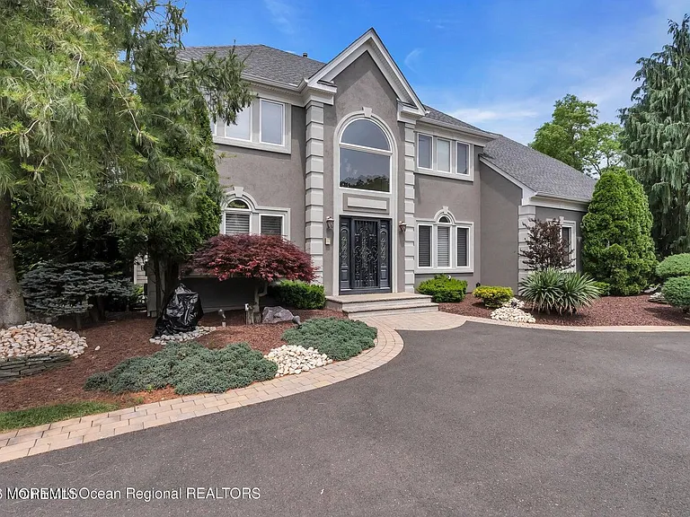 7 Mackenzie Rd — Photo 2