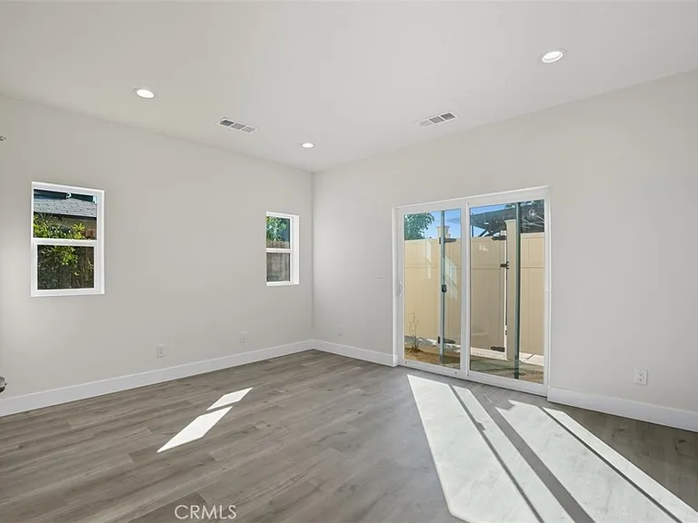 19258 Strathern St — Photo 15