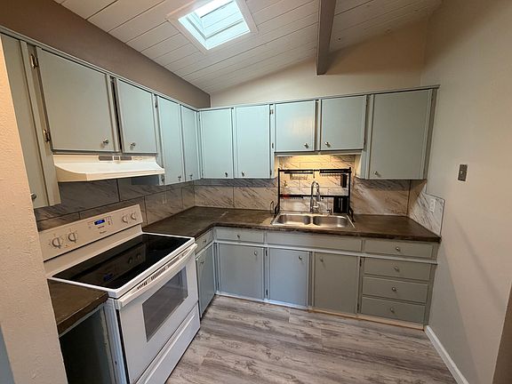 3rd image of 2248 E Harrison St APT 3