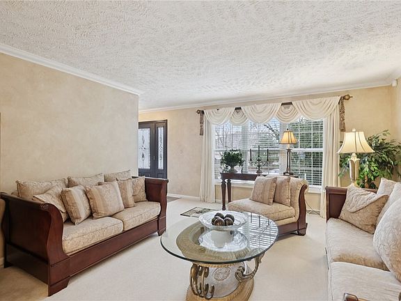 5th image of 102 Rockwood Dr