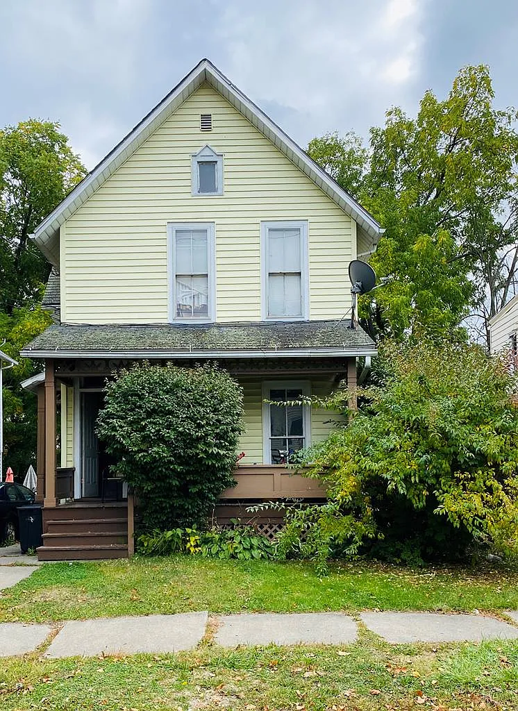 262 Lormore St photo 1