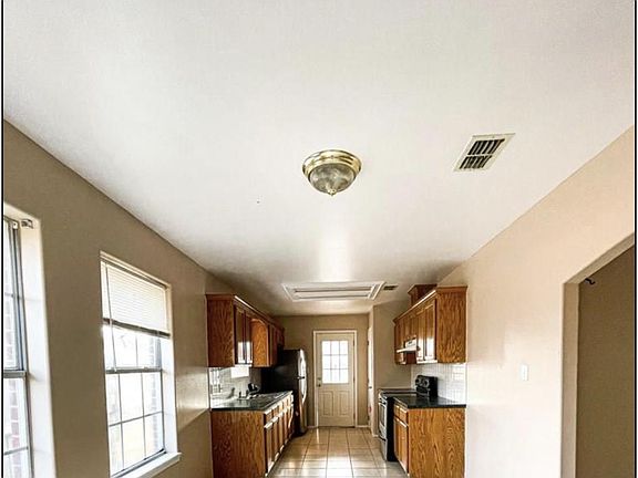 3rd image of 380 Red Rose St