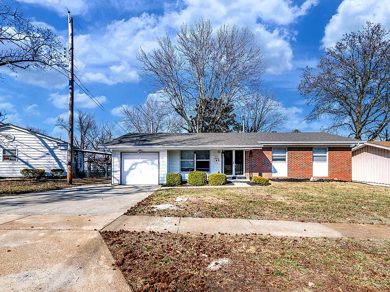 8435 Bridle Spur Dr — Photo 4