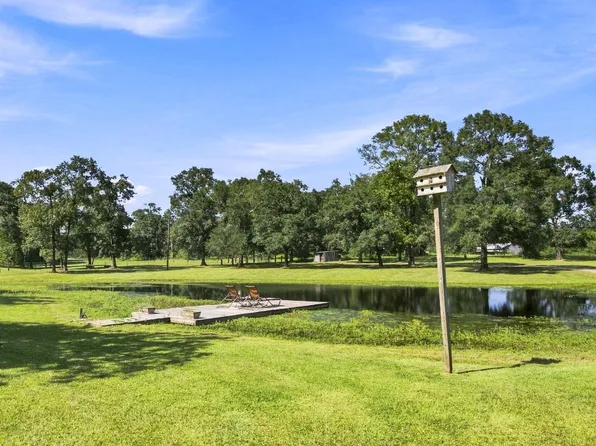 8952 County Line Rd, Willis, TX 77378