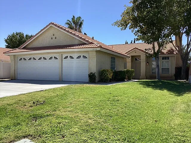 3 bed, 2.0 bath, 1477 sqft, $2,800 — Photo 2