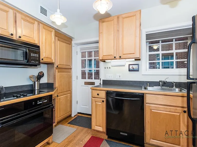 3205 Cherry Hill Ln NW — Photo 3