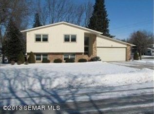 470 Willow Creek Dr, Owatonna, MN 55060