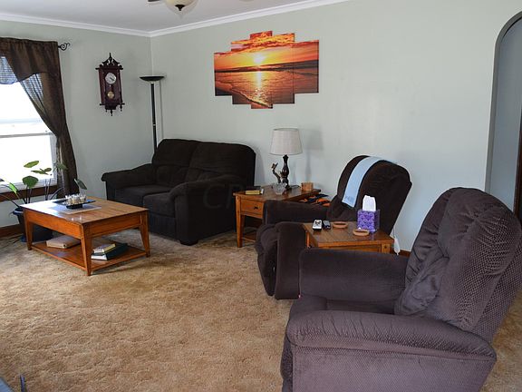 2nd image of 2705 East Pike