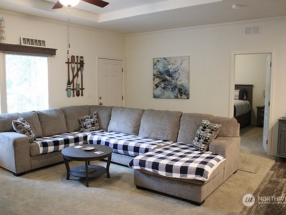 5th image of 83 Rosewood Lane