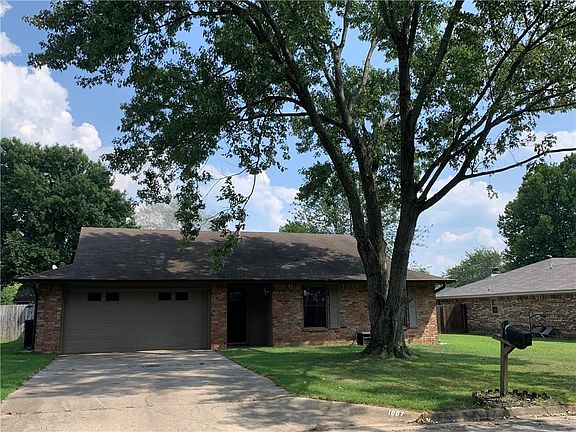 3rd image of 1007 N Westridge Ln