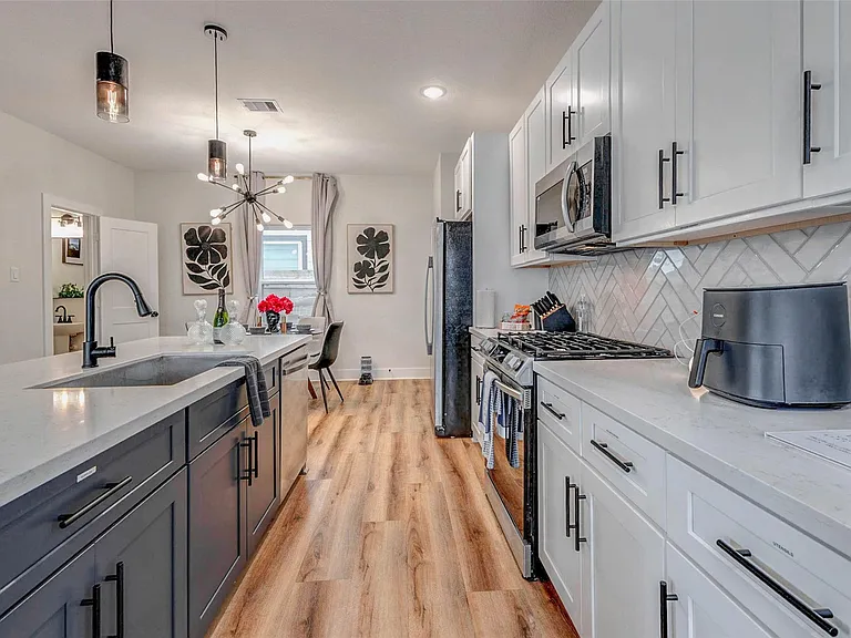 5407 Lee St — Photo 12