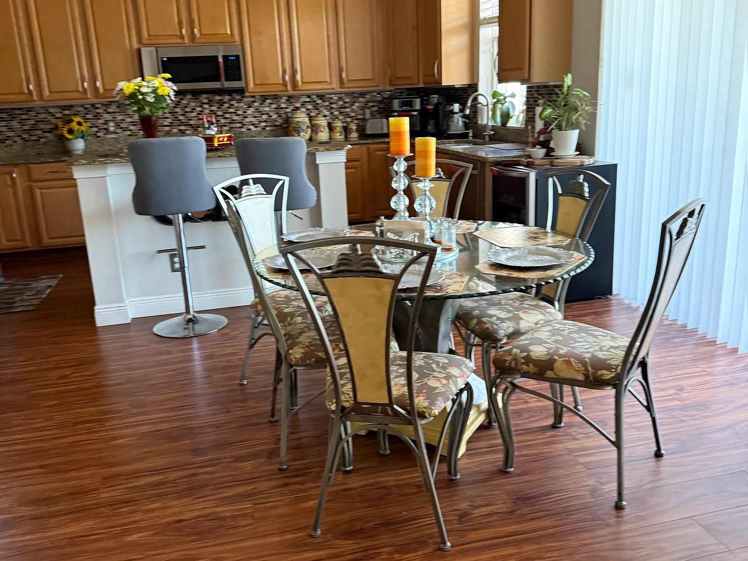 5 bed, 3575 sqft, $1,200 — Photo 4