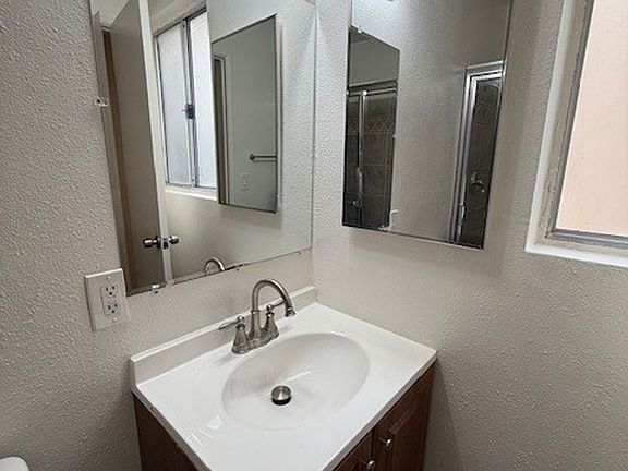 4th image of 5025 Cape May Ave #2