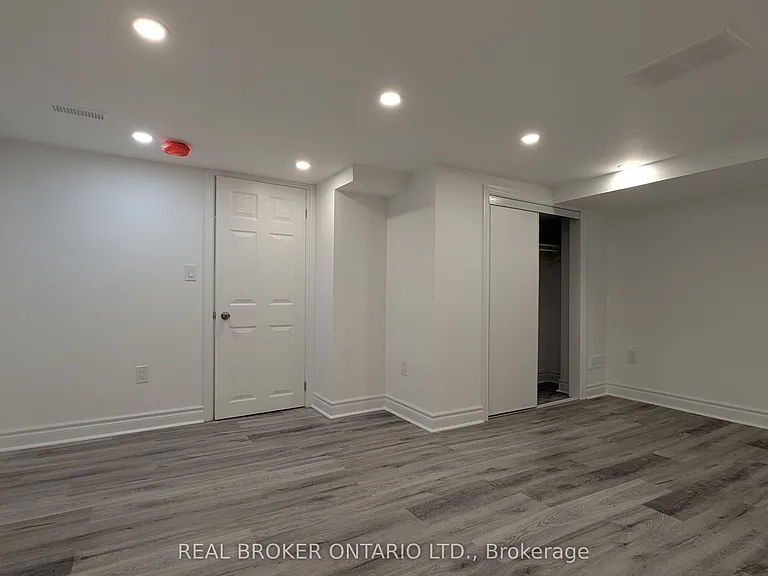 1150 Woodbine Ave #4 — Photo 7
