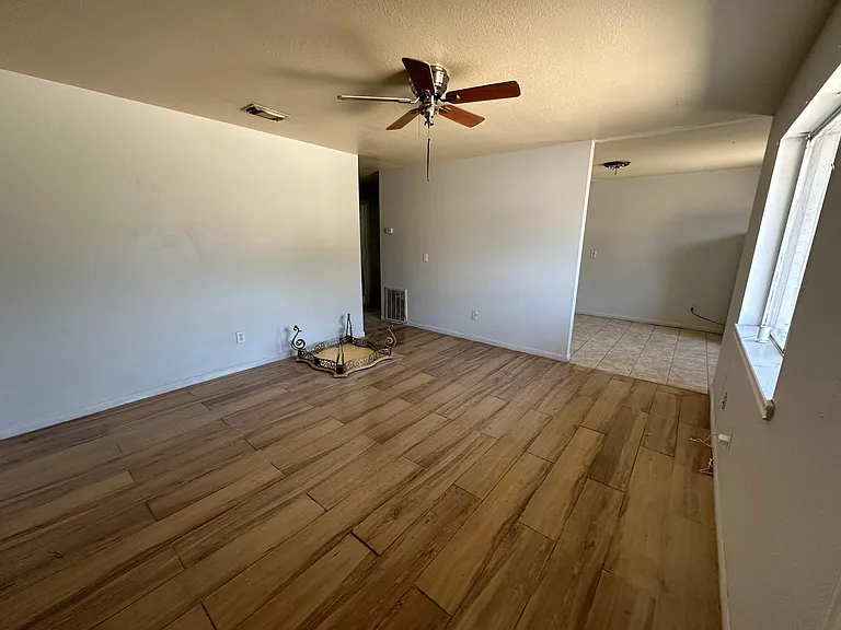 6802 Sayers St #10 — Photo 10