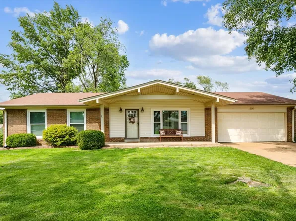 109 Timka Dr, Ballwin, MO 63011