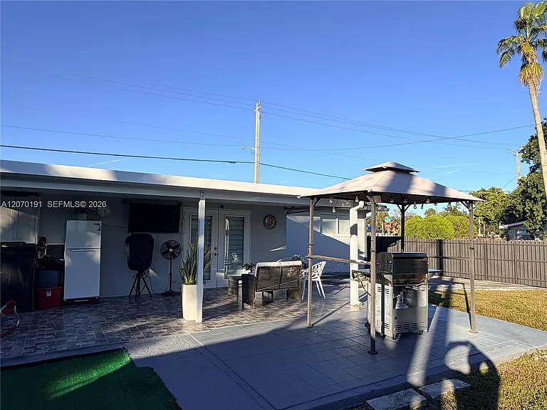 8100 Taft St — Photo 21