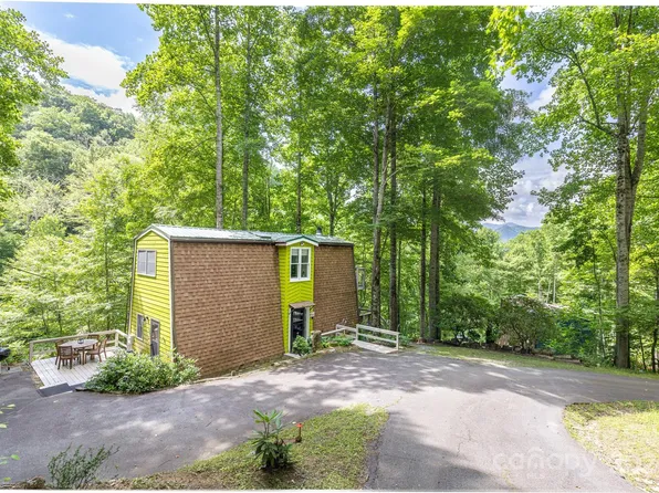 80 Chalet Pl, Maggie Valley, NC 28751