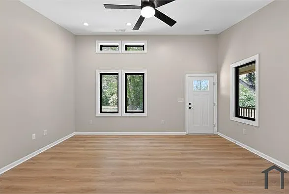 2 bed, 990 sqft, $1,550 — Photo 3