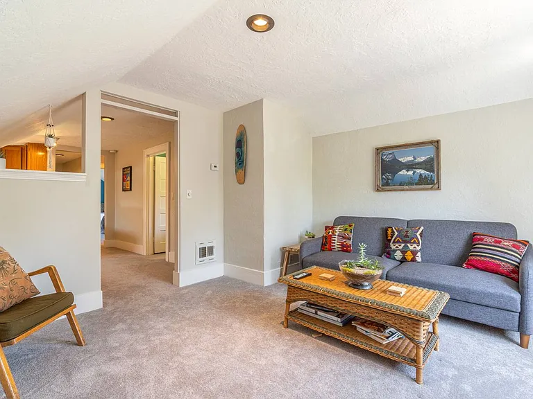605 NE Liberty St #B — Photo 4