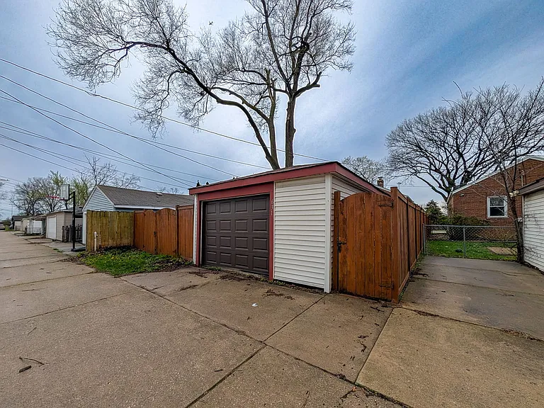 631 Balmoral Ave — Photo 10
