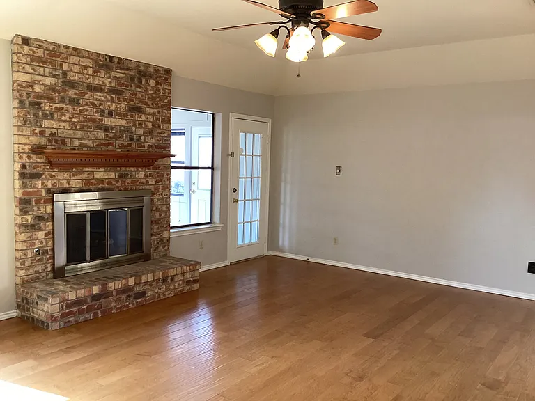 2841 Southridge Dr — Photo 9