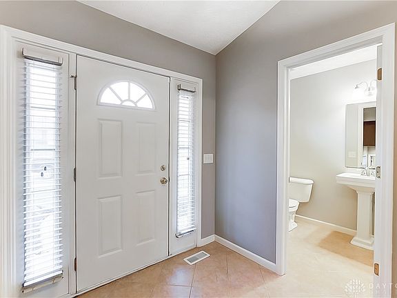 4th image of 560 Anthony Ln
