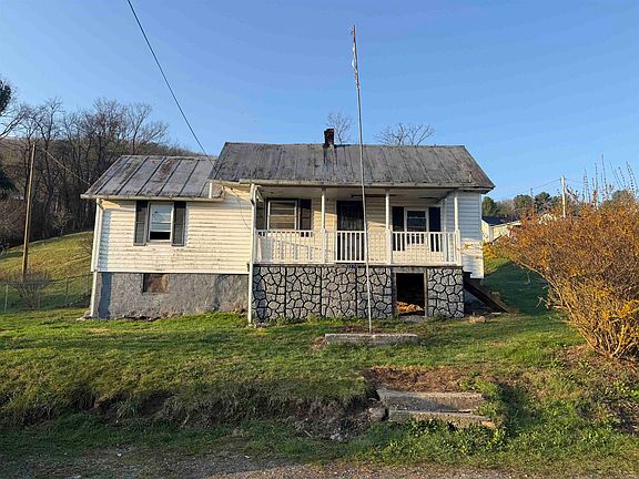 2nd image of 1023 Ramsey Mountain Rd