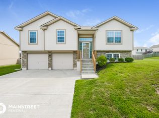 1505 NW Hilltop Ln, Grain Valley, MO 64029