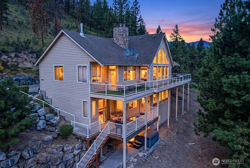 3rd image of 7371 Ridgeview Drive