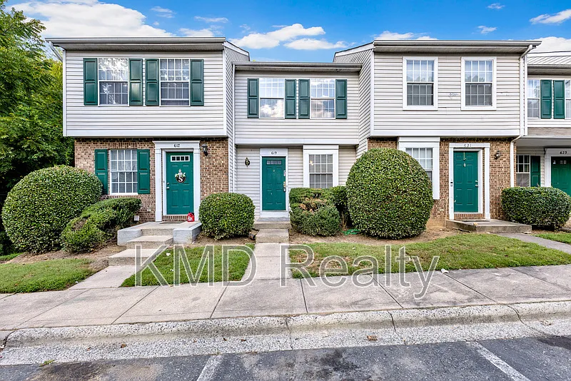 3 bed, 2.0 bath, 1331 sqft, $1,525 — Photo 1