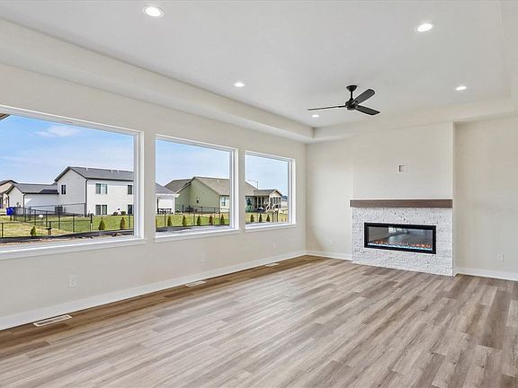 3rd image of 750 Chamberlin Ln
