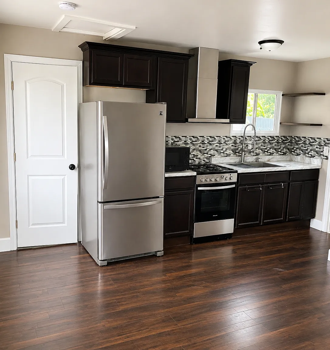 2 bed, 650 sqft, $2,500 — Photo 2