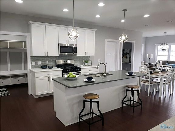3rd image of 1596 Gleneagles Dr