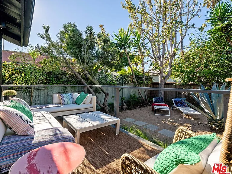 947 Amoroso Pl — Photo 8