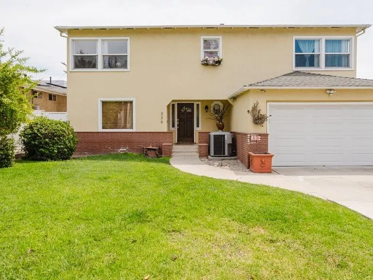 336 W Lexington Dr — Photo 2