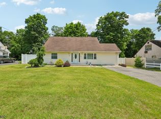 35 Spruce Rd, Pompton Lakes Boro, NJ 07442
