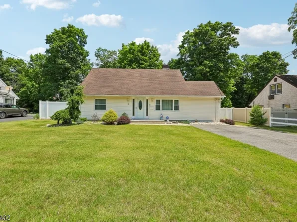 35 Spruce Rd, Pompton Lakes Boro, NJ 07442