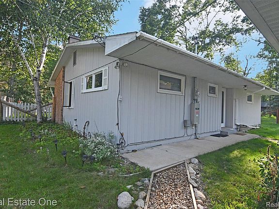 2nd image of 4255 N Ash Rd