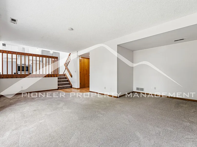 9753 Independence St — Photo 8