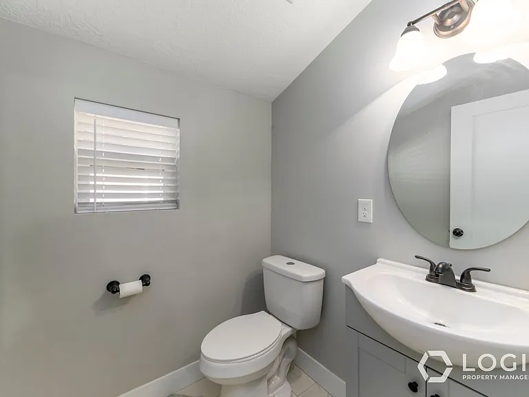 935 W 200 N — Photo 10