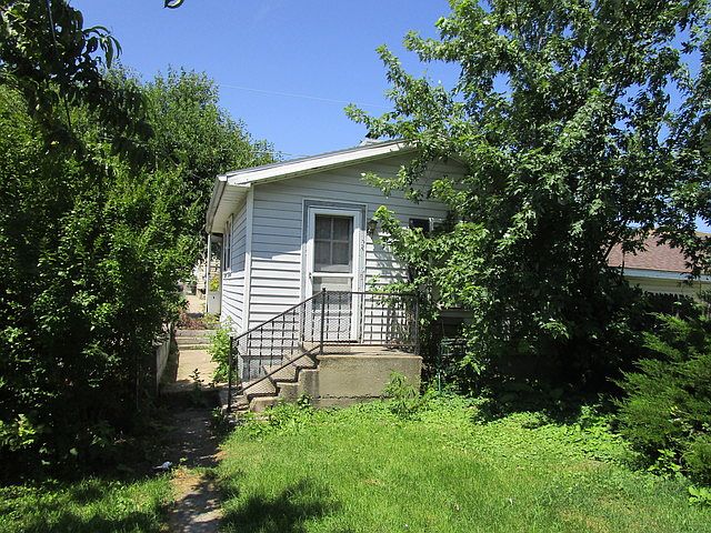 2nd image of 2712 Jackson Ave