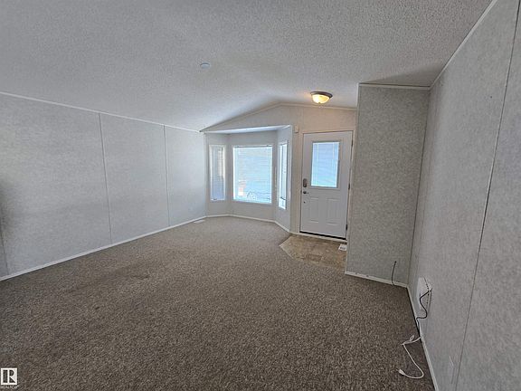 5th image of 1133 Aspen Dr W