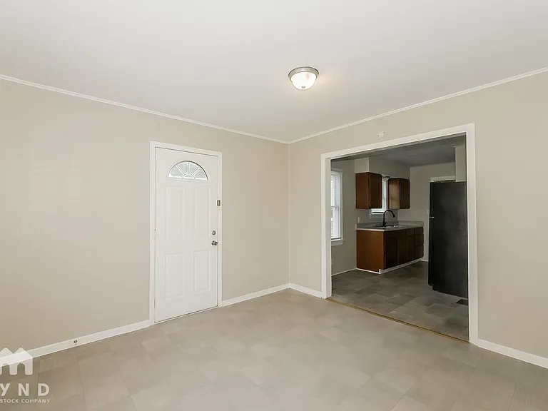 2021 N Drexel Ave — Photo 15